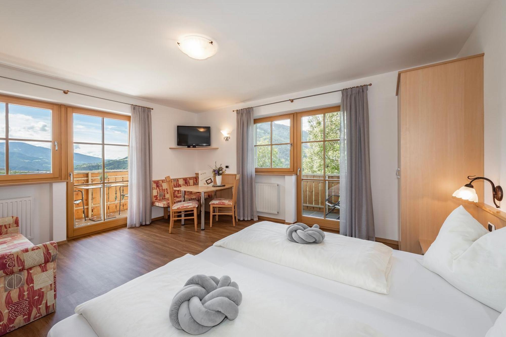 Trinnerhof- Hof Chalets Und Obsthof Mit Zimmer Natz-Schabs Exteriör bild